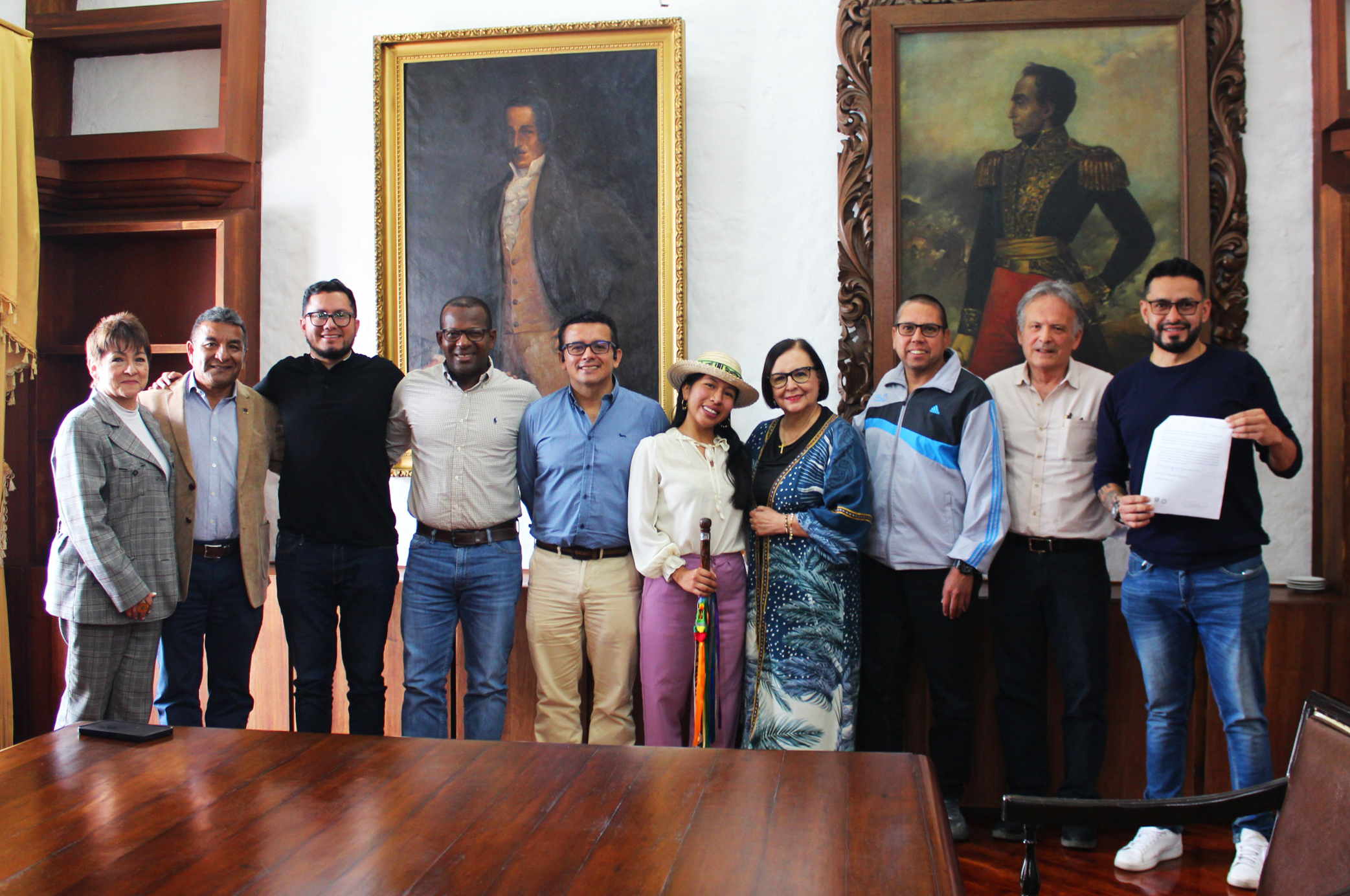 Grupo de personas posando en foto del Consejo Superior