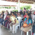 Grupo de personas del Alto Sinú sentadas en evento