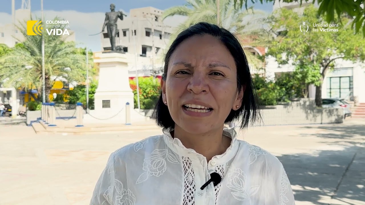 Patricia Tobón en parque municipal hablando frente a cámara