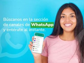 Mujer joven con celular en su mano promocionando app de Whatsapp