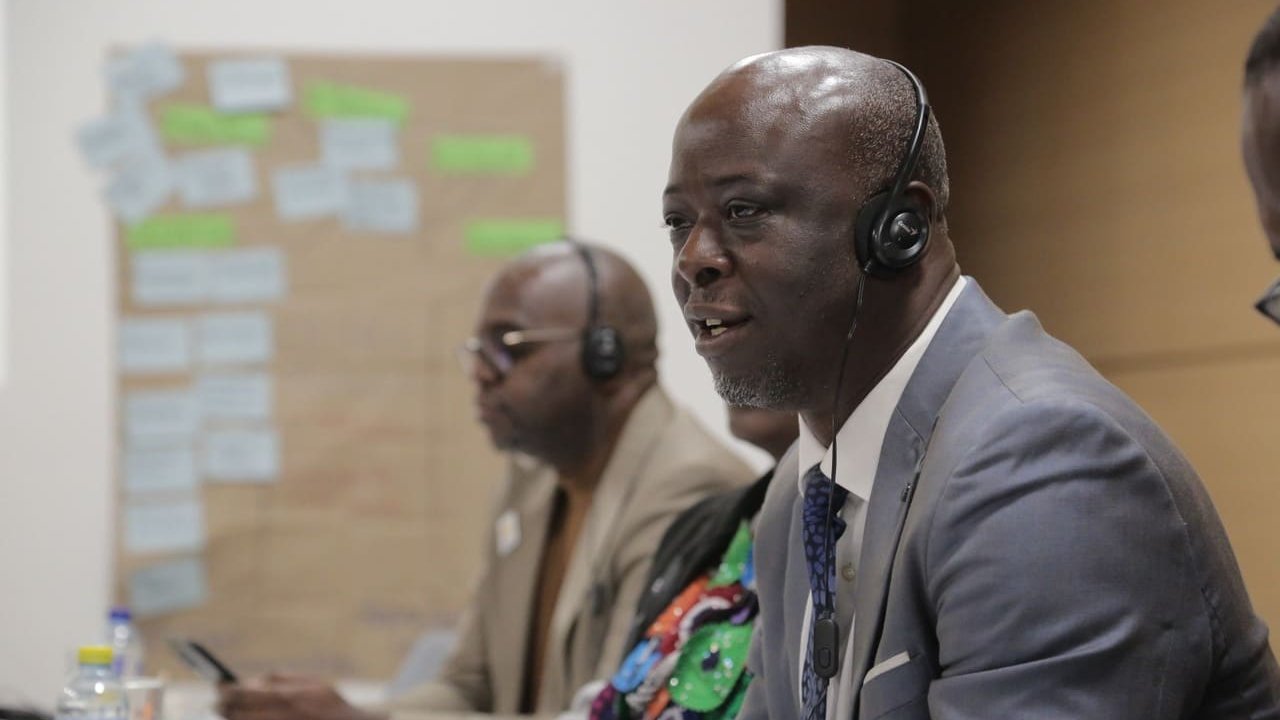 Delegado de la República del Congo interviene en reunión.