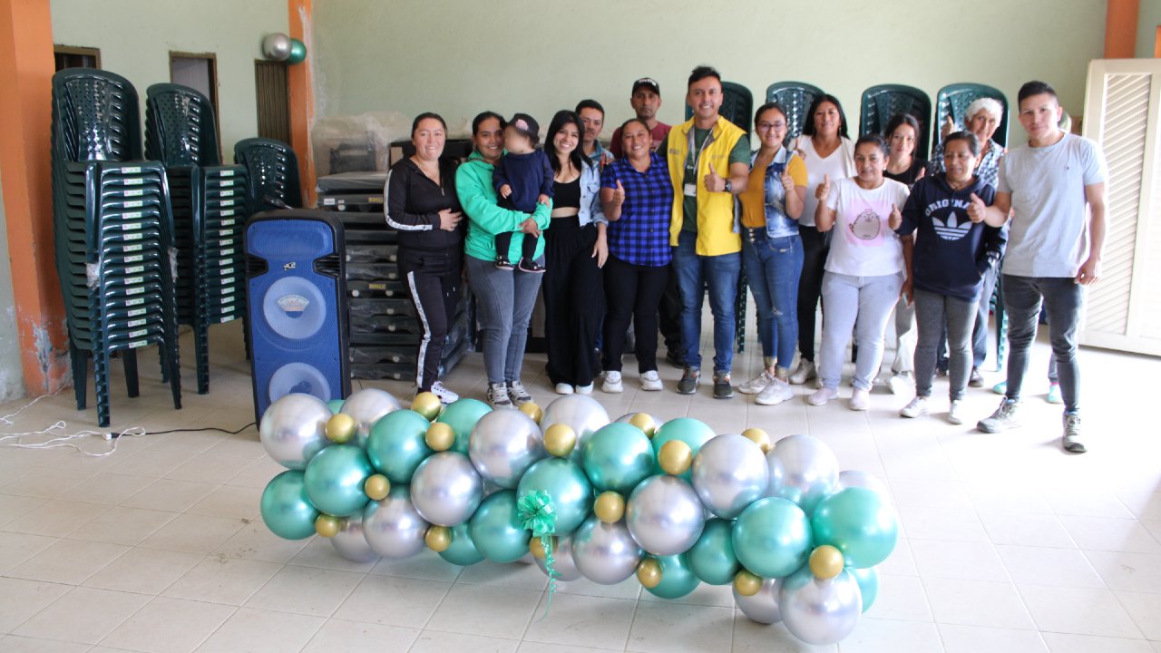 Entrega de dotación en San José de Albán, Nariño.