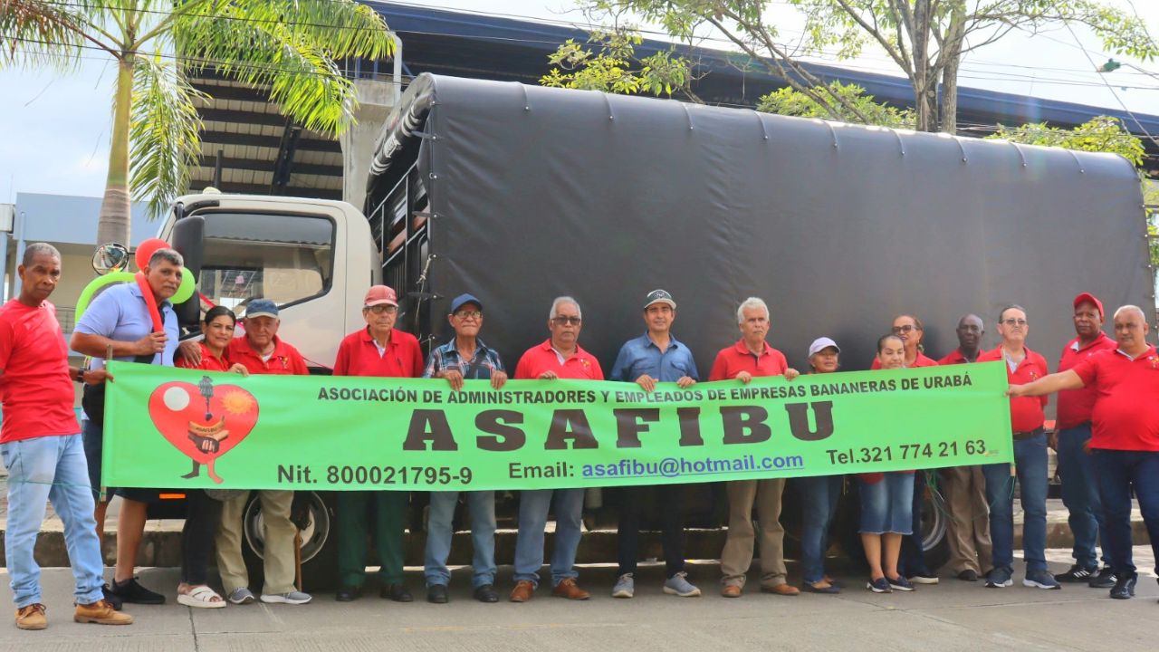 Entrega de camión a Asafibu.