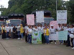 Entrega de camiones para víctimas del conflicto en Córdoba.