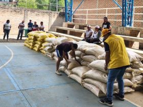 Entrega de dotaciones en Argelia y Morales, Cauca.