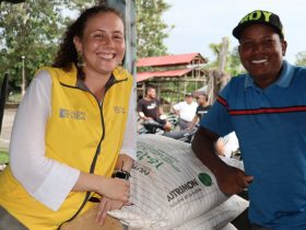 Entrega de insumos agropecuarios en Turbo, Antioquia.