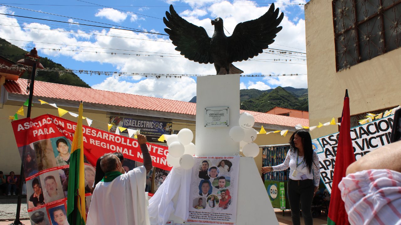 Entrega de monumento en Samaniego, Nariño.