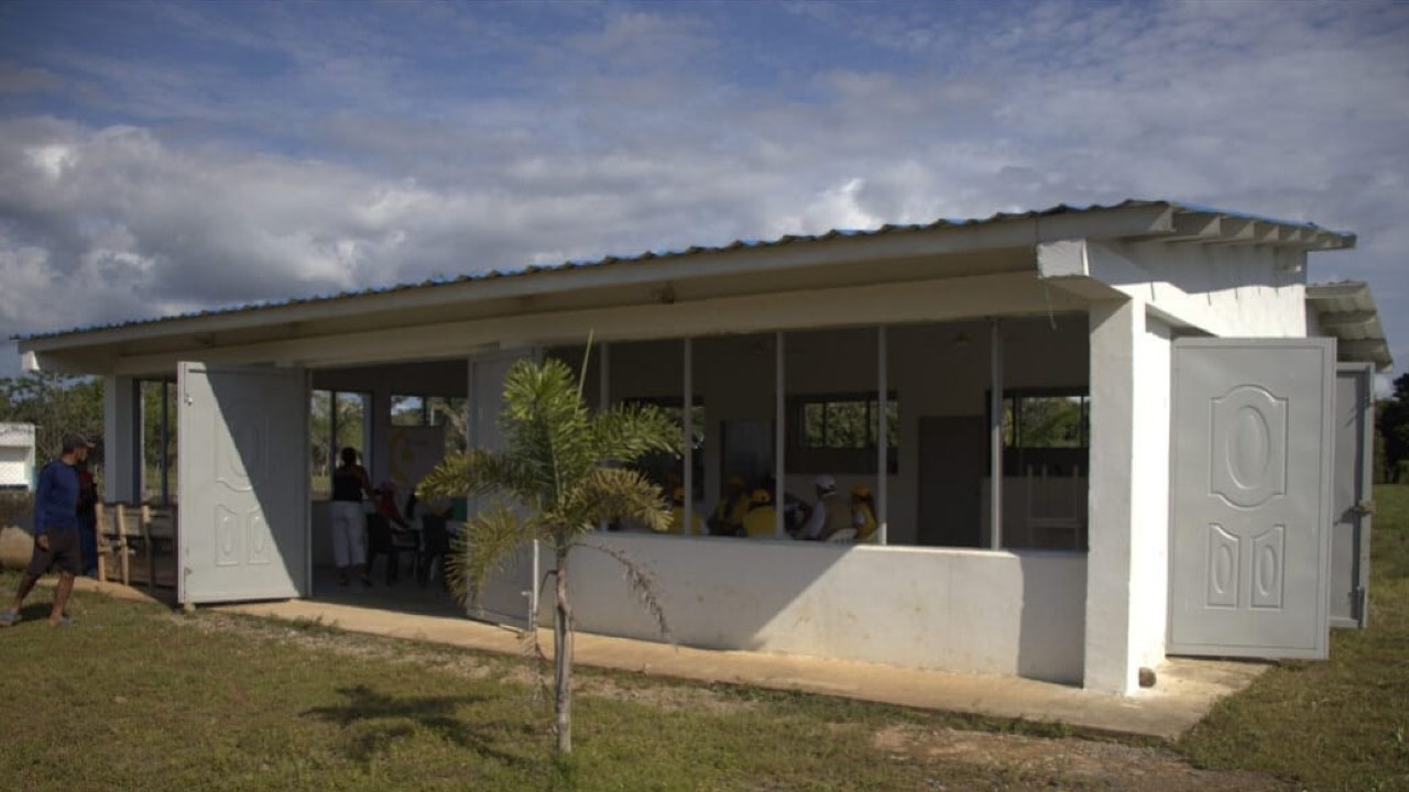 Entrega de salon comunal en Puerto Libertador, Córdoba.