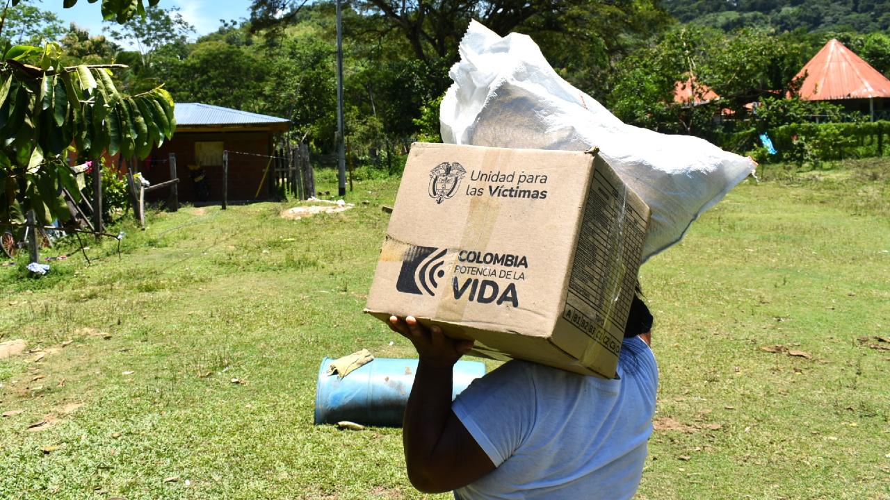 Entrega de ayudas humanitarias en Briceño y Segovia, Antioquia.