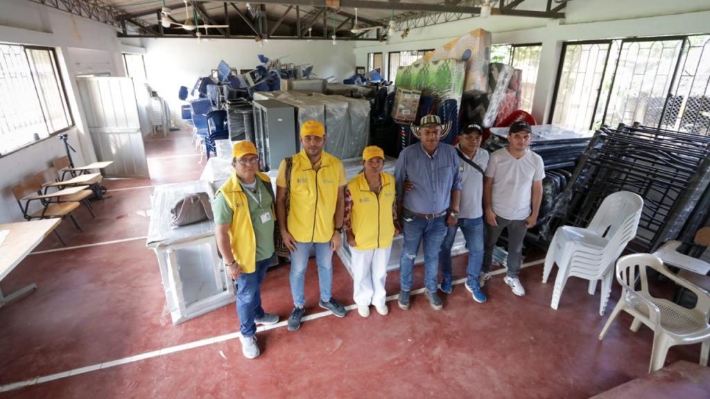 Entrega de mobiliario en San José de Uré, Còrdoba.