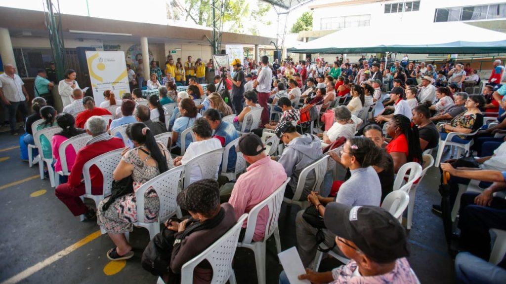 Entrega de indemnizaciones en Medellín, Antioquia.