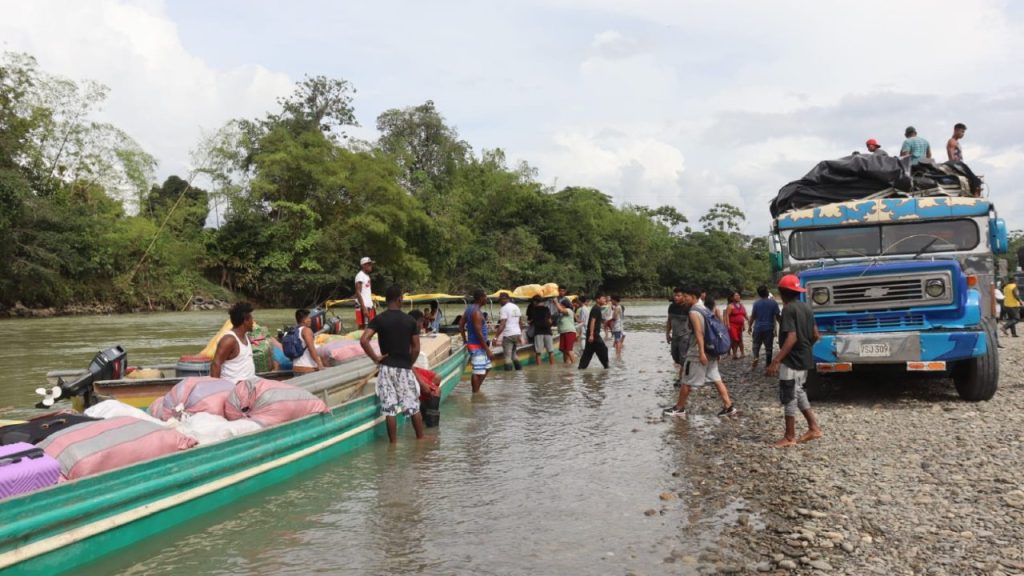 Retorno de la comunidad de Santa Rosa de Guayacan en Buenaventura.