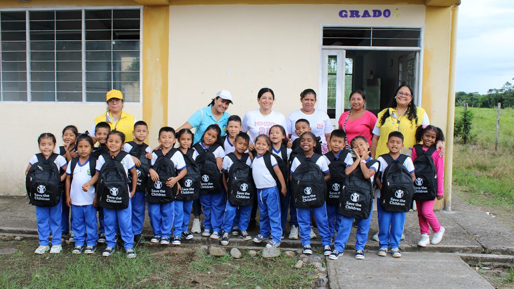 La Unidad para las Víctimas entregó kits escolares a la comunidad del corregimiento de Cofanía Jardines de Sucumbíos