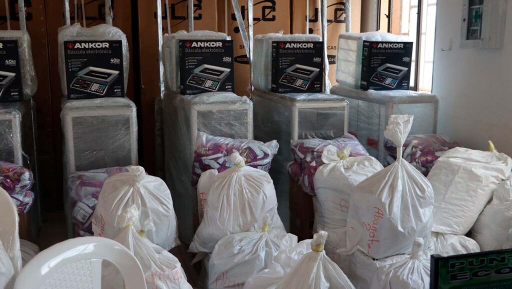 Dotación EEAF con insumos y mobiliario para retorno y reubicación en La Guajira