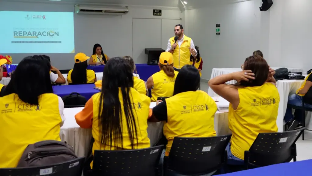 Equipo de 30 profesionales orienta a víctimas sobre indemnización administrativa en territorio