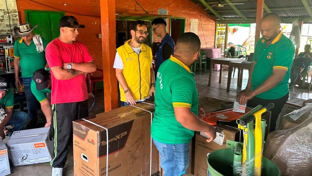 Entrega de 100 novillas a familias víctimas en Ochalí (Yarumal) y El Tigre (Caucasia), Antioquia