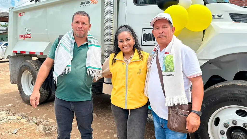 Volqueta entregada para apoyar proyectos productivos campesinos en el sur de Bolívar