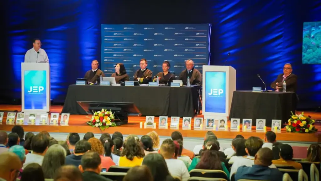 Audiencia pública de verificación de la JEP sobre víctimas de Dabeiba en Medellín