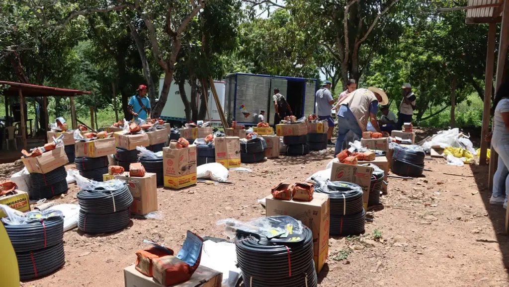 Entrega de insumos para huertas productivas de la comunidad Kankuama de Murillo