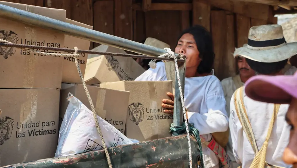 Entrega de ayuda humanitaria a familias Wiwa confinadas en Riohacha