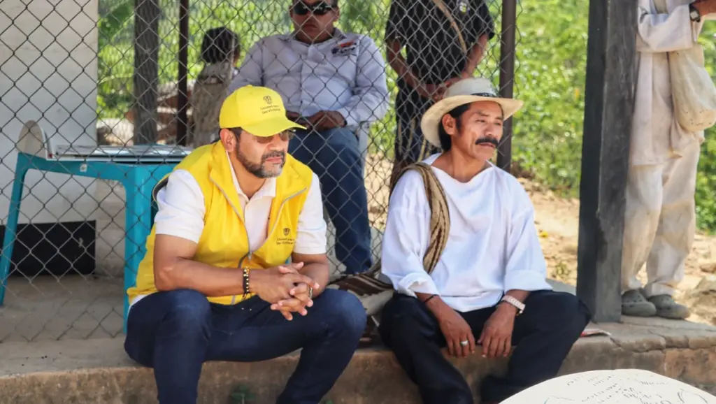 Alexander Alvarado acompaña entrega de ayuda humanitaria en zona rural de Riohacha