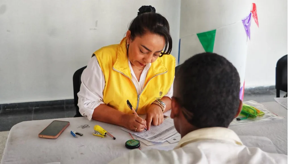 Entrega de cartas de indemnización a víctimas en Cesar y La Guajira