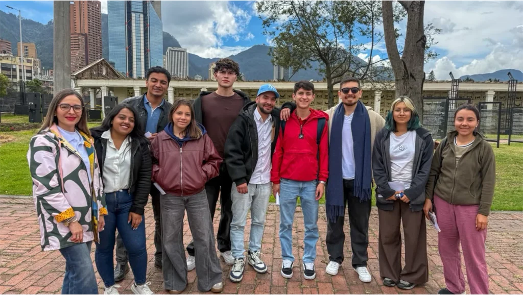 Estudiantes víctimas reciben apoyos de transporte en Bogotá