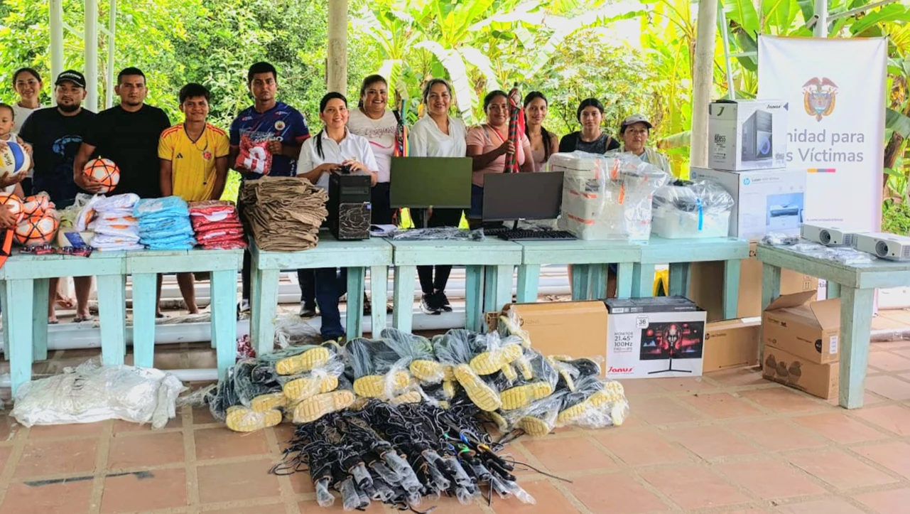 Comunidad indígena recibe implementos deportivos para fortalecer espacios comunitarios