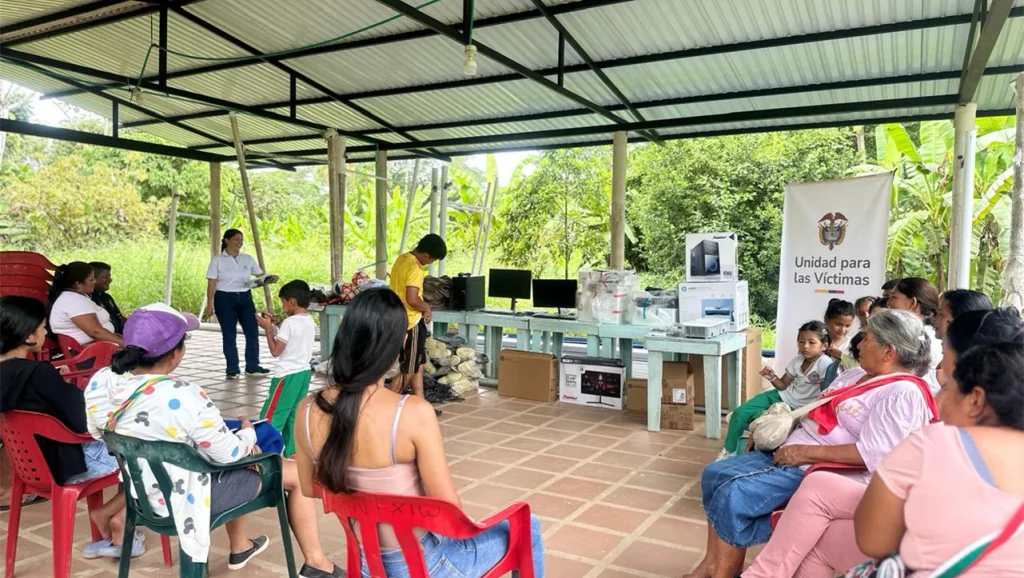 Comunidad indígena Fxiw Ksxaw Wala La Libertad recibe dotaciones en Putumayo