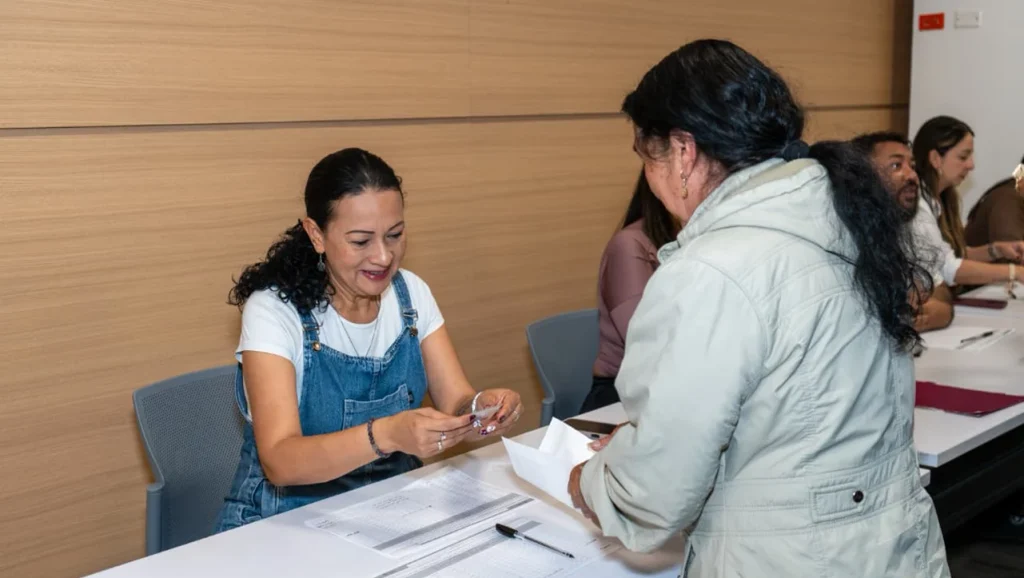 Víctimas reciben cartas de indemnización administrativa en Bogotá